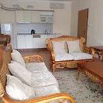Oasis And Apartman *