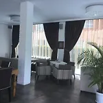 Oasis And Apartman *