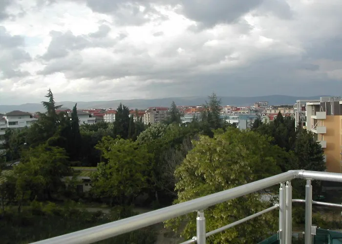 Oasis And Διαμέρισμα *